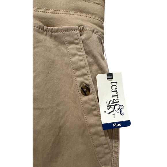 Terra & Sky Women’s Plus Size Utility Tan Shorts - Size: 4X - Picture 2 of 4